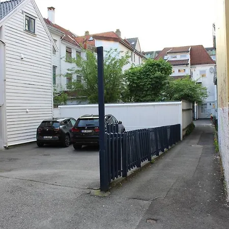 Apartamento Central, Free Parking, Private Balcony. Ls203 *